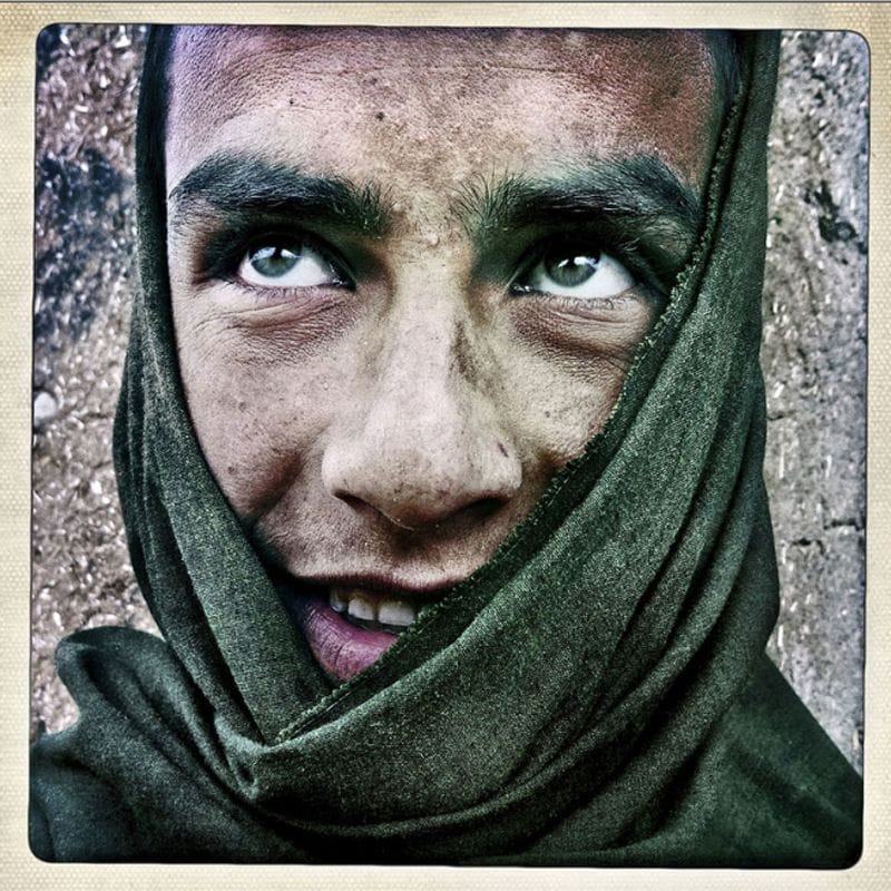 Balazs Gardi et son iPhone en Afghanistan 15