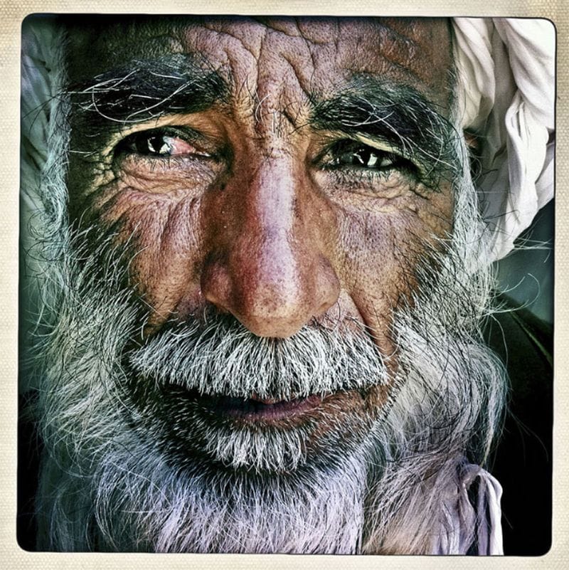 Balazs Gardi et son iPhone en Afghanistan 16