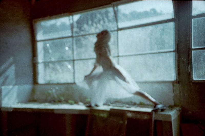 Les photographies oniriques d'Aëla Labbé mélangent danse et rêve 13