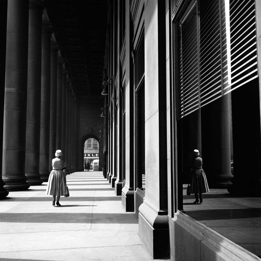 photo de la rue en noir et blanc par la photographe Vivian Maier