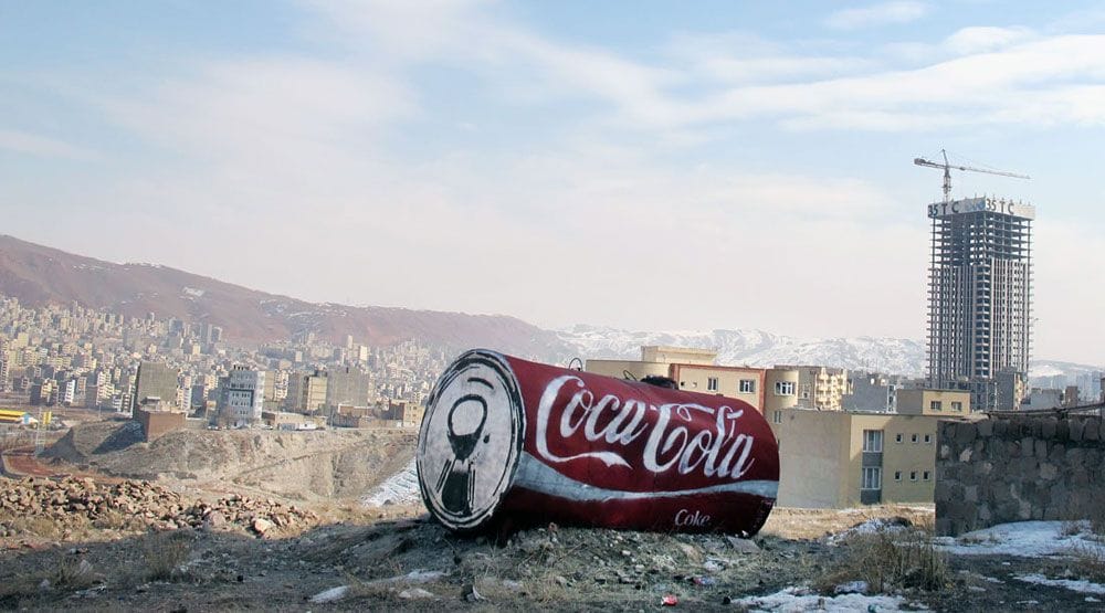 coca cola oeuvre de street art en iran par ICY et SOT