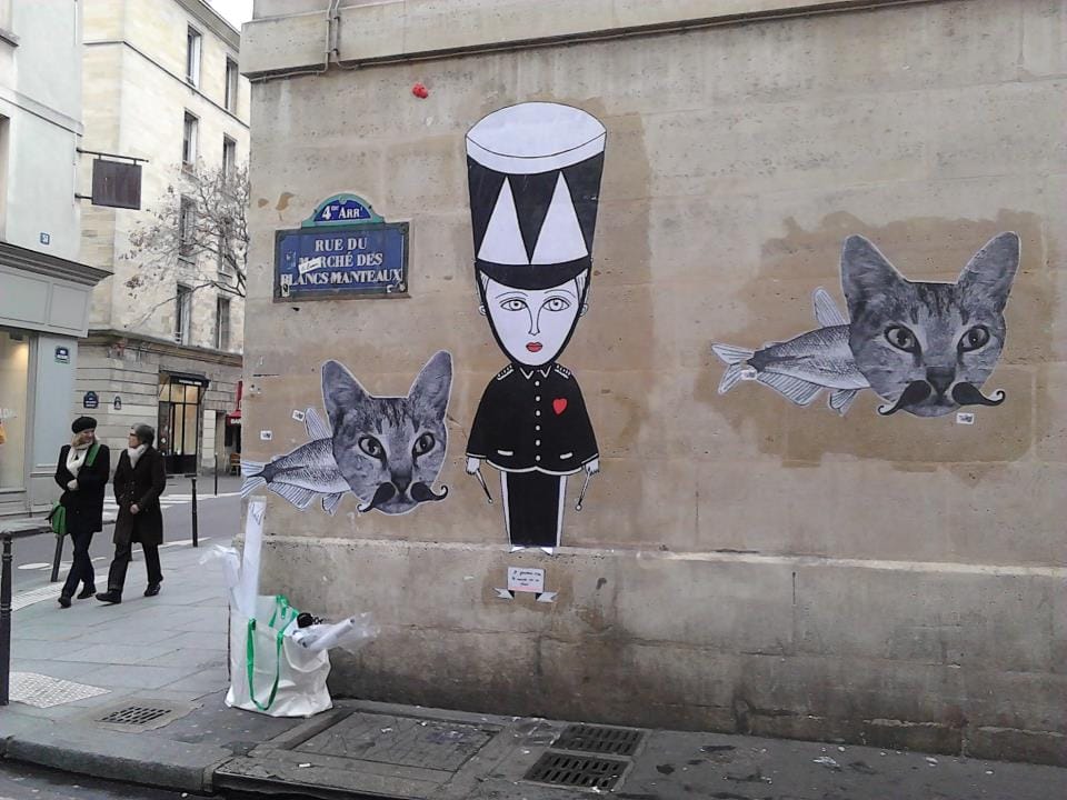 Fred Le Chevalier collage sur mur de Paris