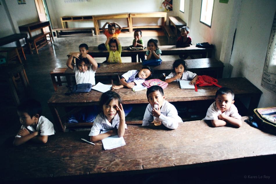 des enfants à l'école, asie - Kares Le Roy