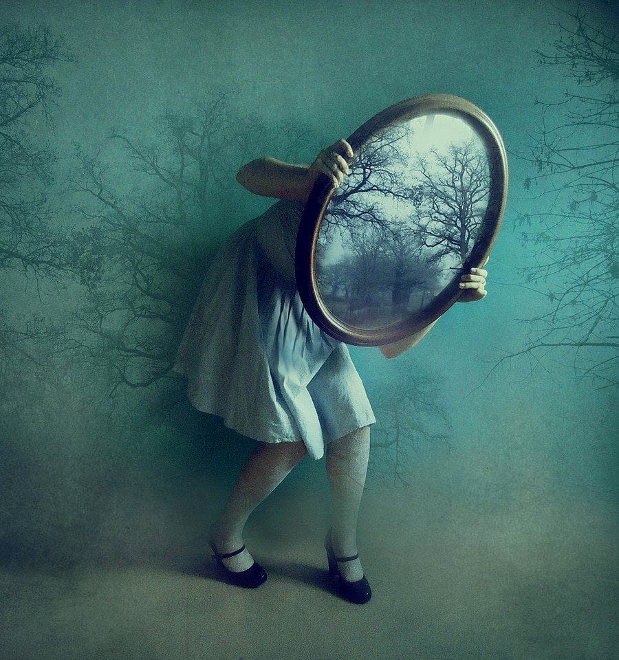 Alice's Mirror - Victoria Audouard