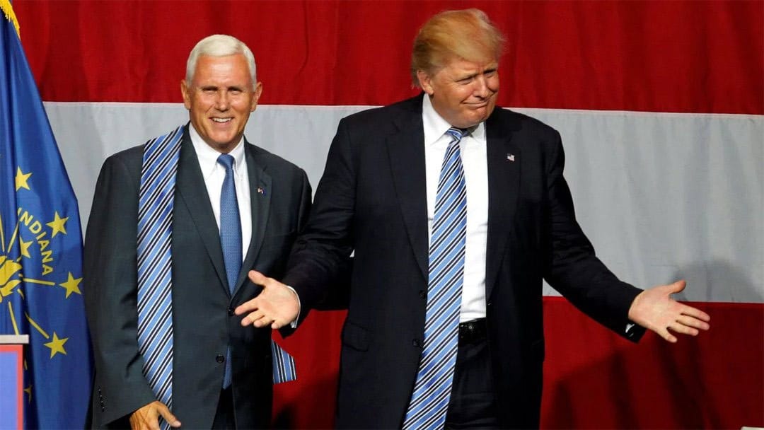 Quelqu'un s'est amusé à rallonger toutes les cravates de Trump sur les photos officielles 4