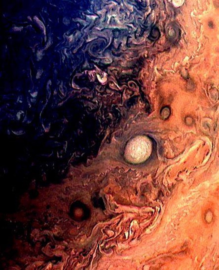 La sonde Juno nous offres des images époustouflantes de Jupiter 6