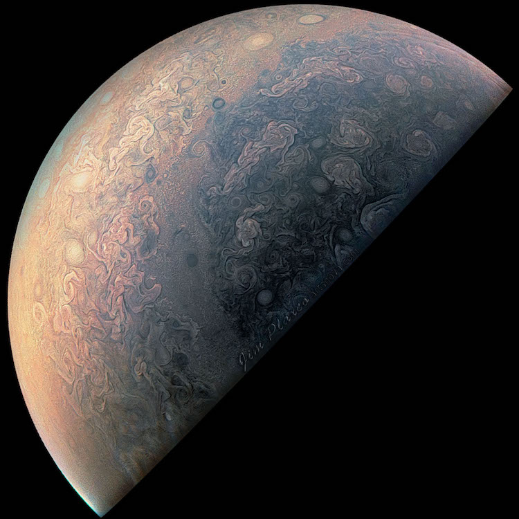 La sonde Juno nous offres des images époustouflantes de Jupiter 2