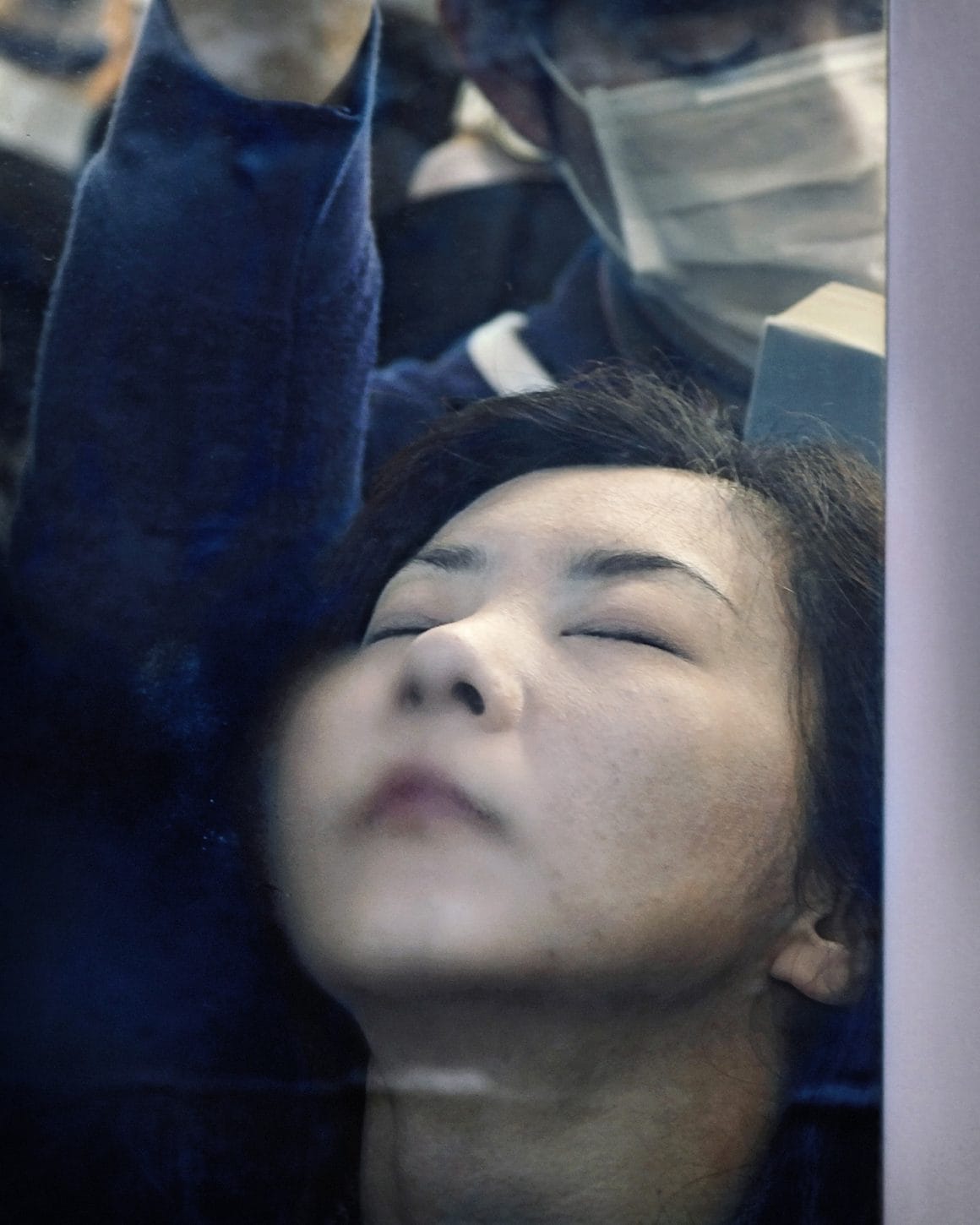 Michael Wolf capture les plaisirs quotidiens du métro Tokyoïte 20
