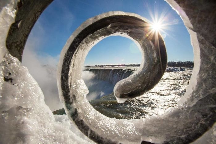 Top 10 des plus belles photos des chutes gelées du Niagara 30