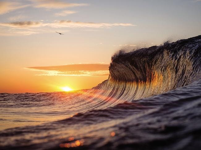Warren Keelan a capturé la beauté des vagues pour son calendrier océanique 2018 1