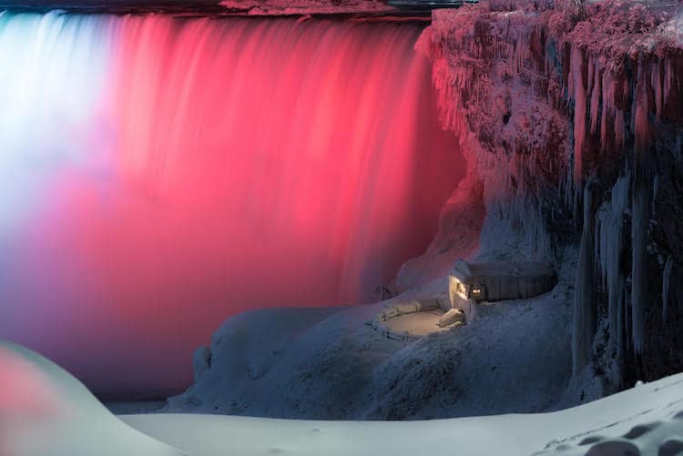 Les chutes du Niagara gelées et illuminées : une vision spectaculaire. 6