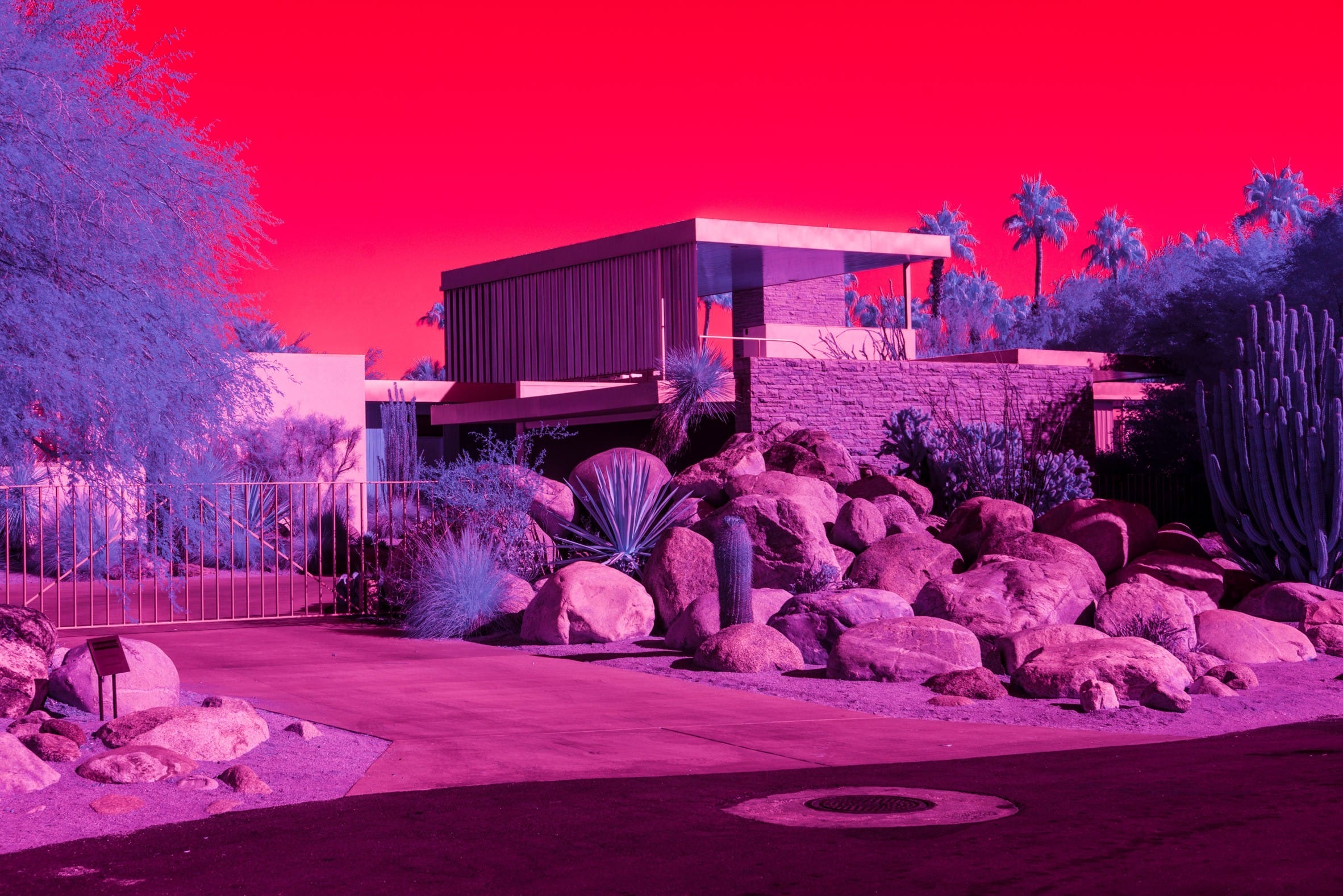 Infra realism, la dernière série entre science et magie de Kate Ballis à Palm Springs 14