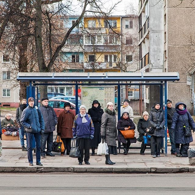 Bus Stops, série de photographies réalisée par Simas Lin, à Vilnius 