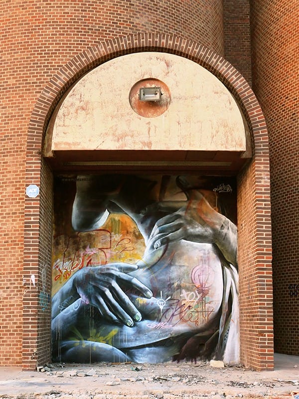 La sublime confrontation entre le classicisme et le graffiti par Pichi & Avo 19