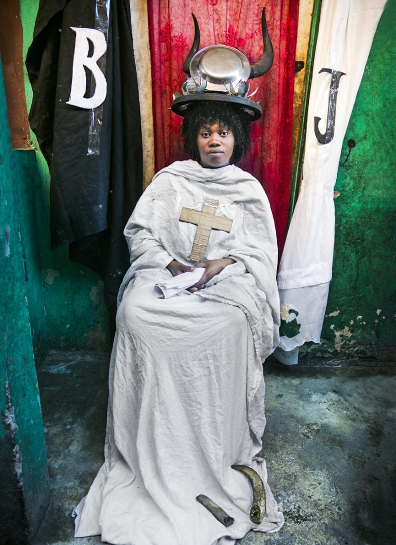 Ghetto Tarot : Alice Smeets invite le tarot dans le ghetto d'Haïti