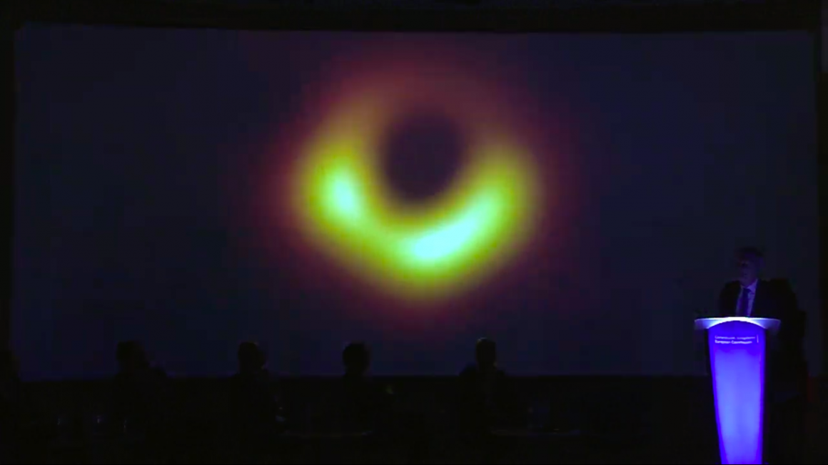 La première photo d'un trou noir vient d'être dévoilée 1