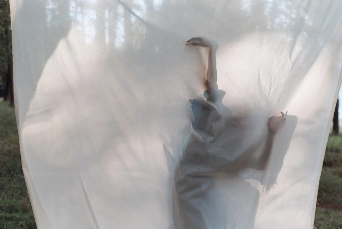 photographie prise par Mariam Sitchinava femme dans un drap