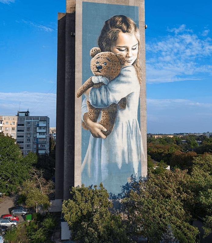 street art gigantesque par Sasha Korban