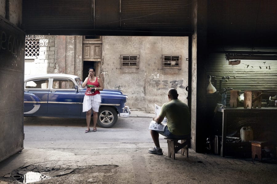 taxi en pleine rue de La Havane 