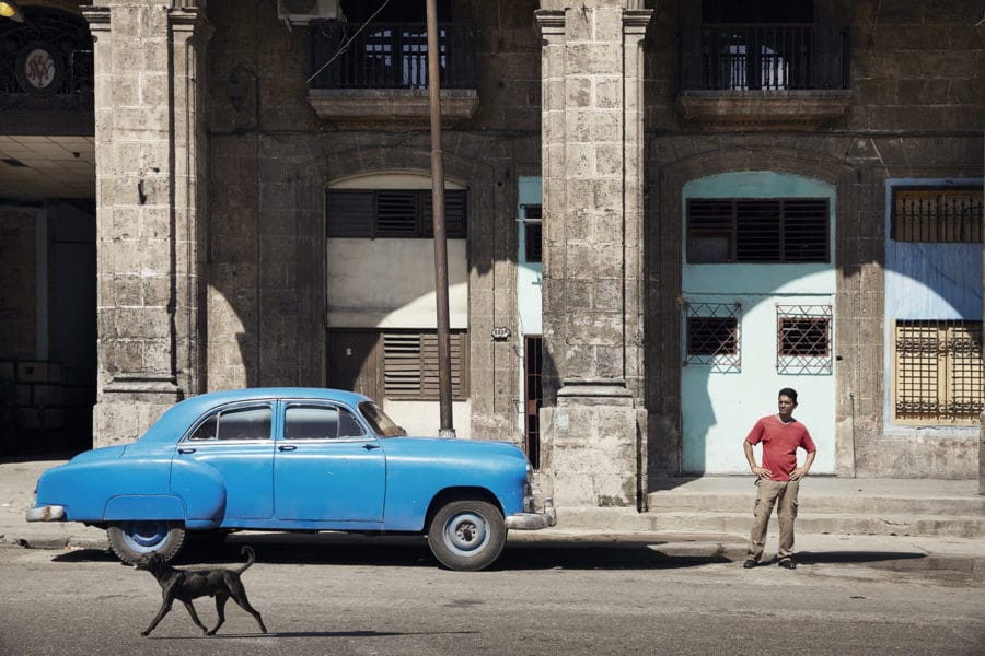 taxi en pleine rue de La Havane 