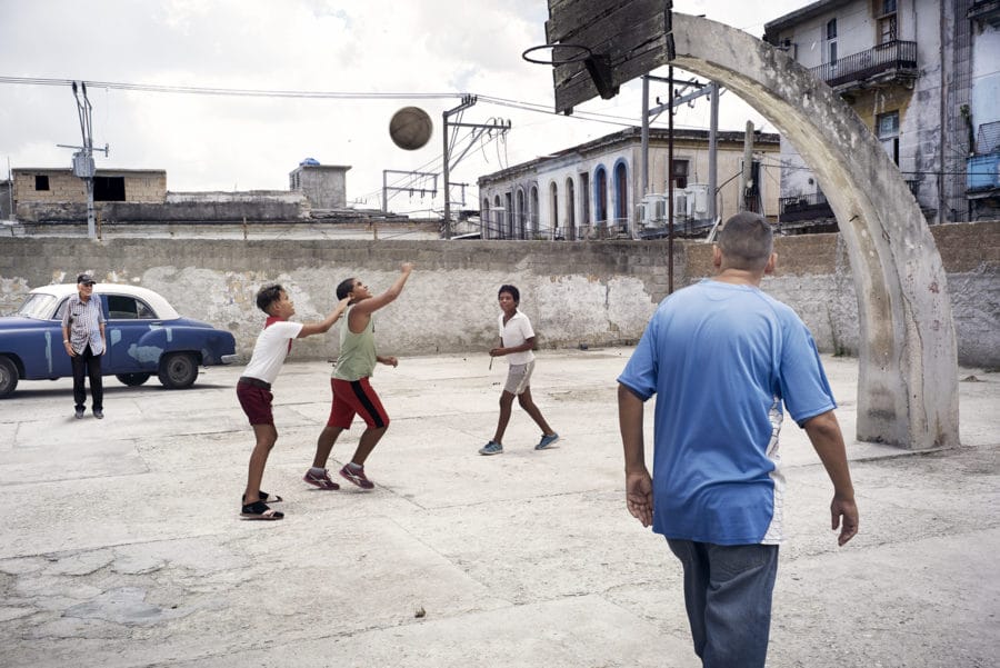 cubains qui jouent au basketball 