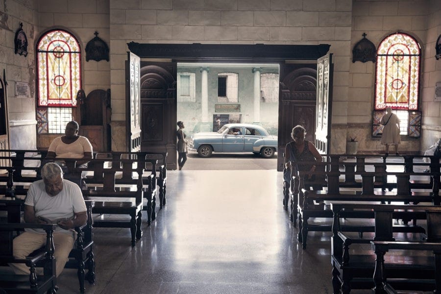 vu sur un taxi de la havane partir de l'intérieur d'une église  Havana Taxi Company