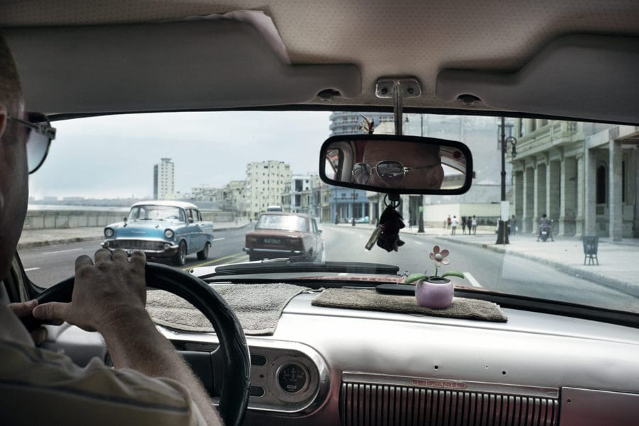taxi cubain vue de l'intérieur 