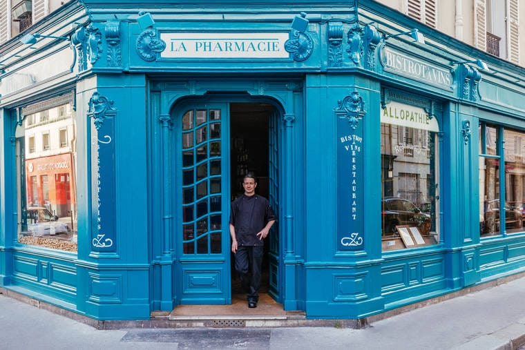 vielle façade de pharmacie parisienne