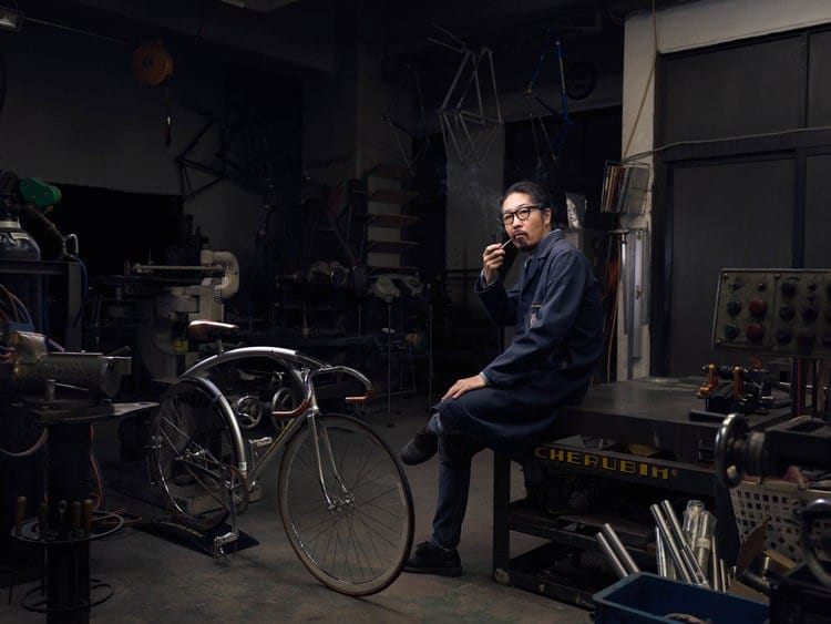 Portrait de Schinichi Konno, un fabricant de vélo, photographié par Roman Jehanno