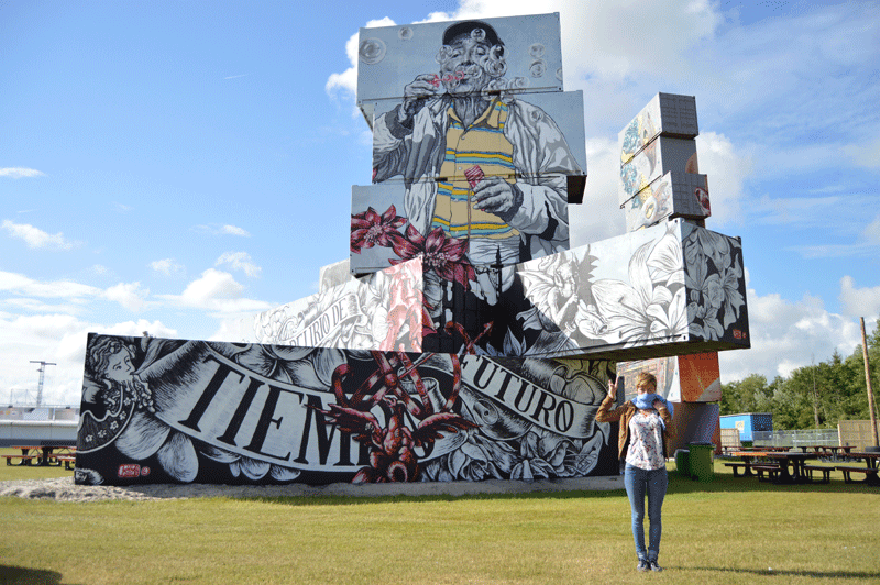 Peinture murale réalisée sur des conteneurs par Lula Goce