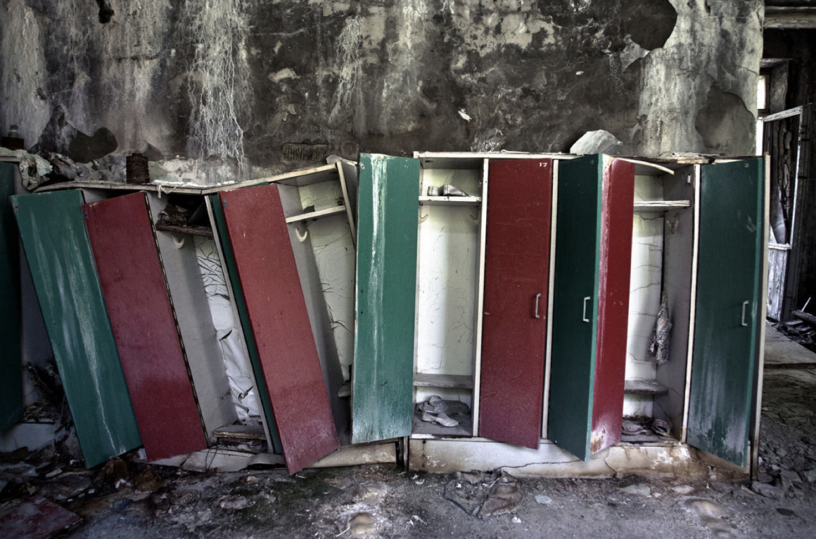 étagères en morceaux photographiées par Sergey Ponomarev