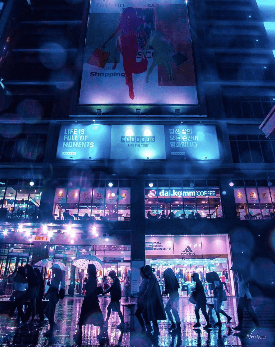Photographie réalisée par Noé Alonzo illustrant un quartier commercial à Séoul