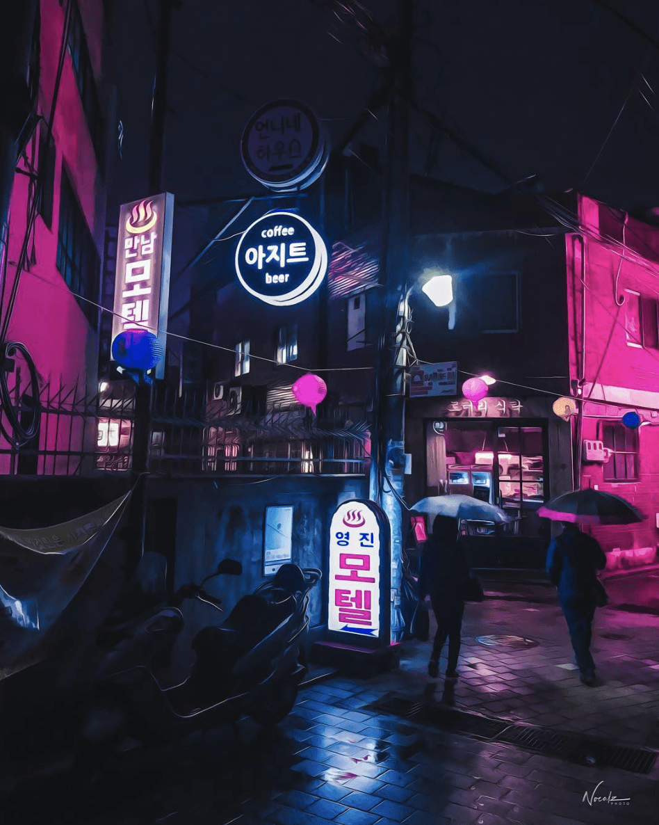 Photographie réalisée par Noé Alonzo illustrant une ruelle éclairée aux néons à Séoul