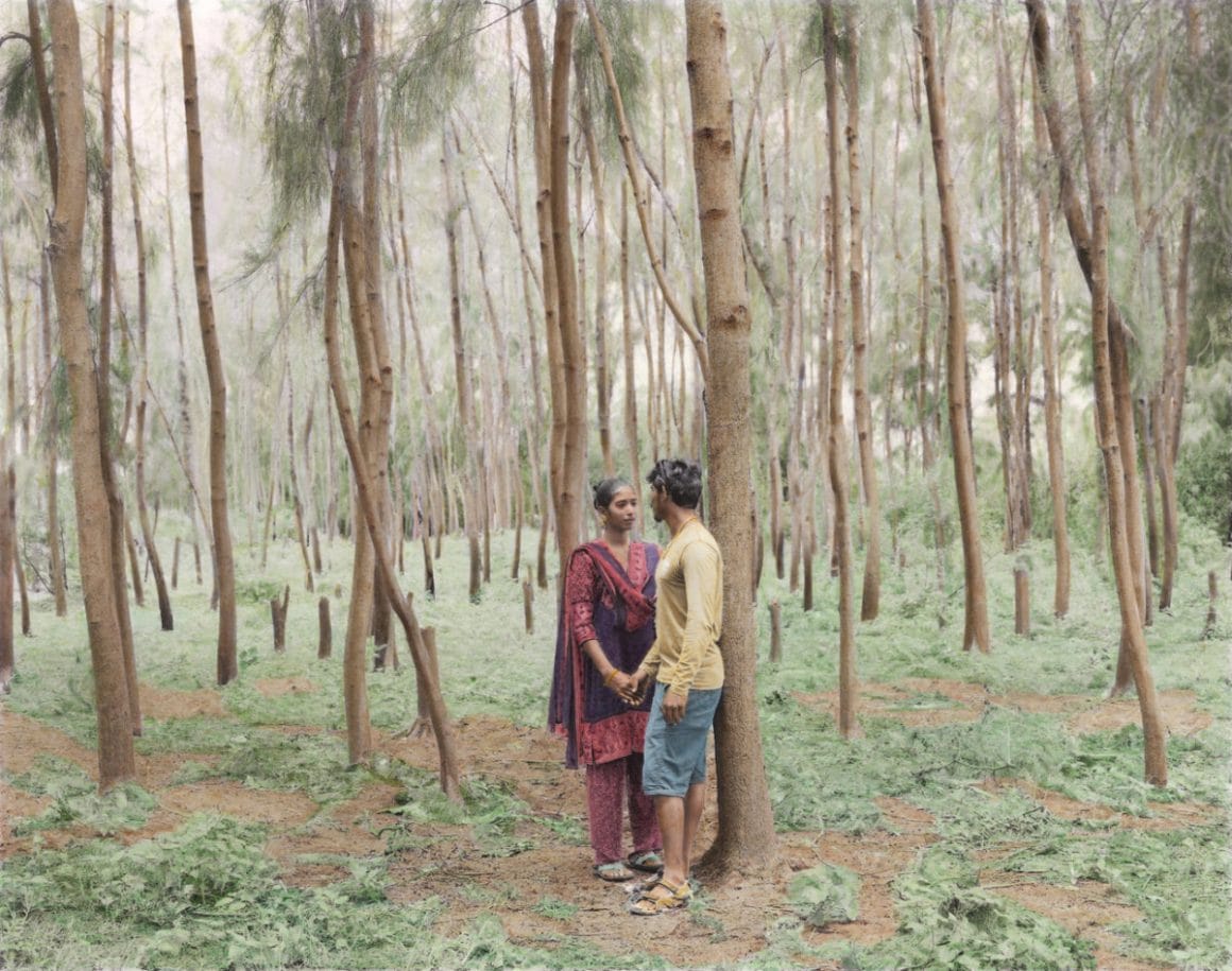 Vasantha Yogananthan couple dans la forêt
