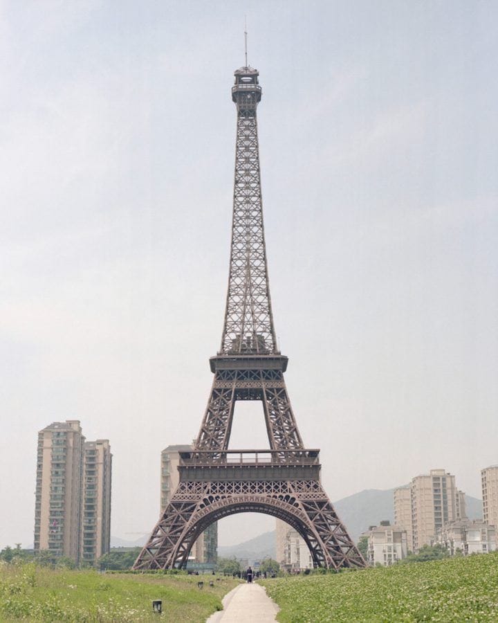 La Tour Eiffel...en chine, prise en photo par Cian Oba-Smith