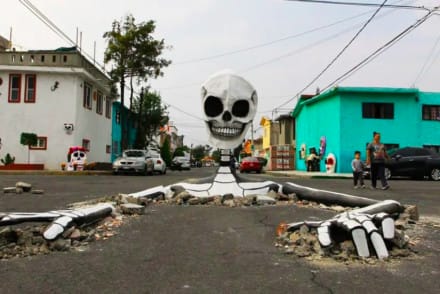 Raymundo Medina, installation dans les rues du Mexique pour le Jour des Morts.