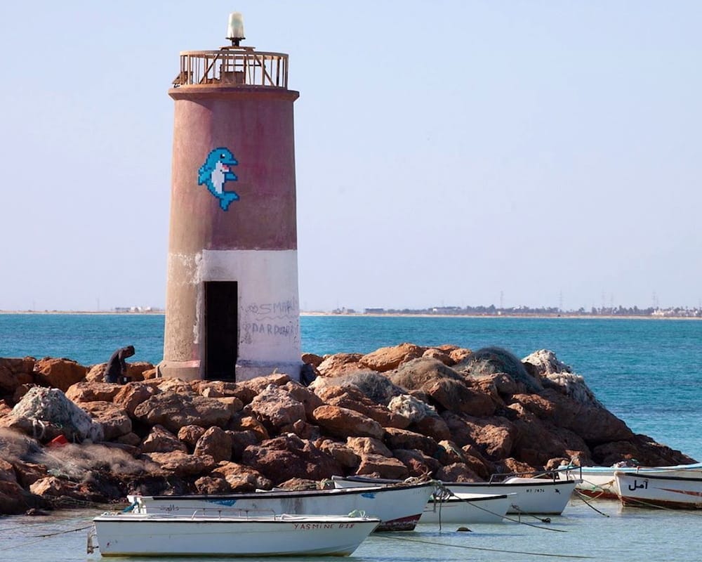 dauphin pixélisé à Djerba et réalisé par l'artiste français Invader
