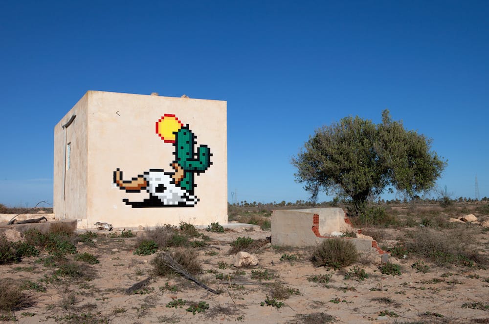 œuvre posée sur un mur de Djerba par l'artiste français Invader