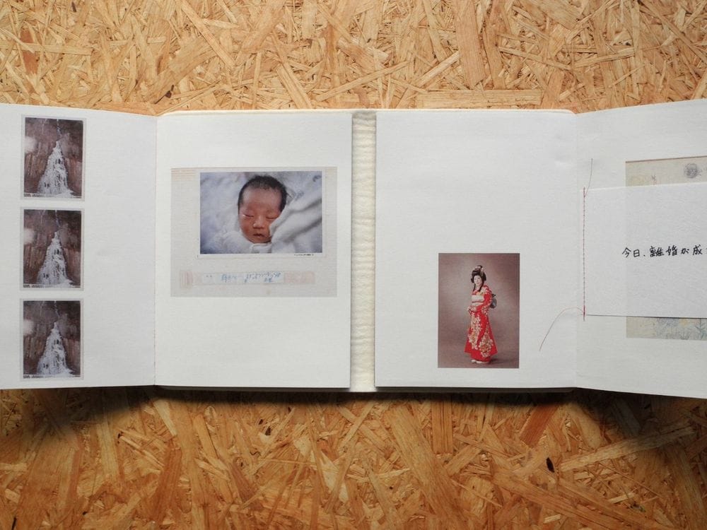 pages du livre "Red String" réalisé par l'artiste japonais Yoshikatsu Fujii