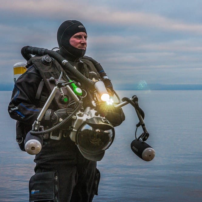 Paul Nicklen et son matériel de photographie et de plongée
