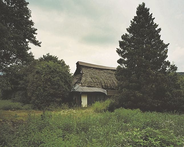 Yoshiki Hase, une maison dans la campagne japonaise. 