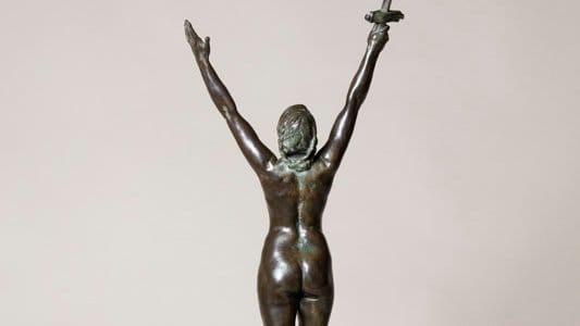 best museum bum challenge  délivrance statue bronze bras ouverts 