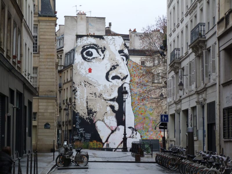 graffitis portrait Jef Aérosol Chuuuttt !!! flèche rouge signature street art pompidou fontaîne stravinsky 