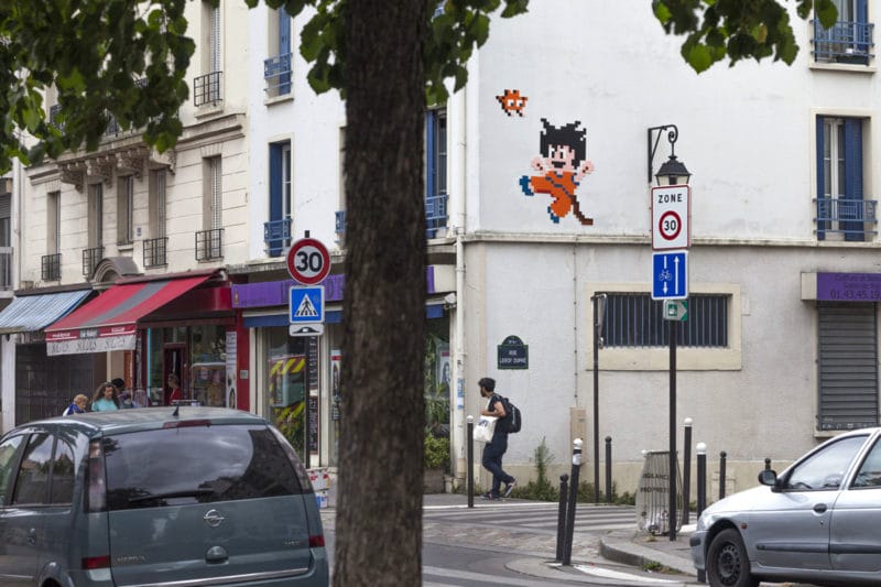 Dragon Ball San Goku pixel street art Paris Space Invader 