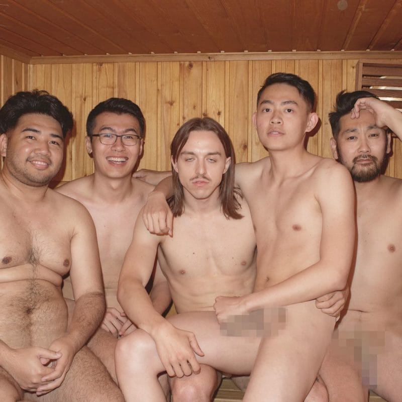 hommes sauna nus asiatique Tommy Cash 