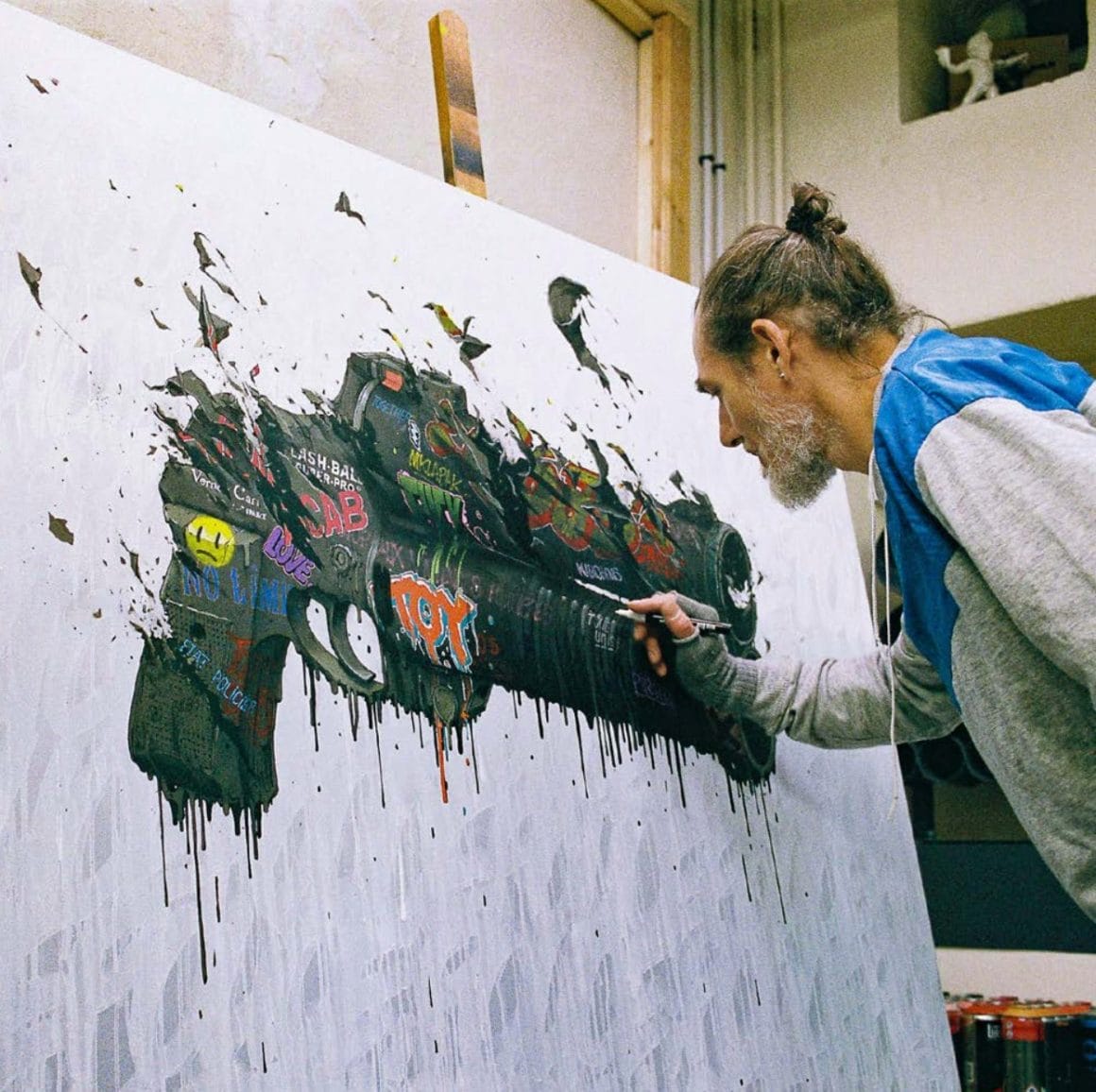 L'artiste lyonnais Brusk, en train de réaliser une œuvre lors du Festival Peinture Fraîche