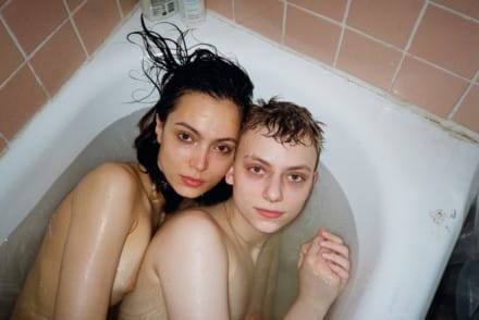 Katie et Odie est l'un des portraits les plus célèbres de la série "Young American" de la photographe Marie Tomanova