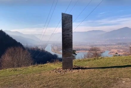 Un deuxième mystérieux monolithe de métal a été découvert en Roumanie