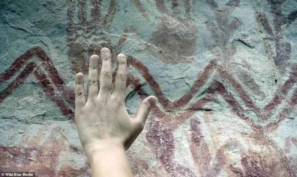 Une empreinte humaine préhistorique découverte parmis les peintures