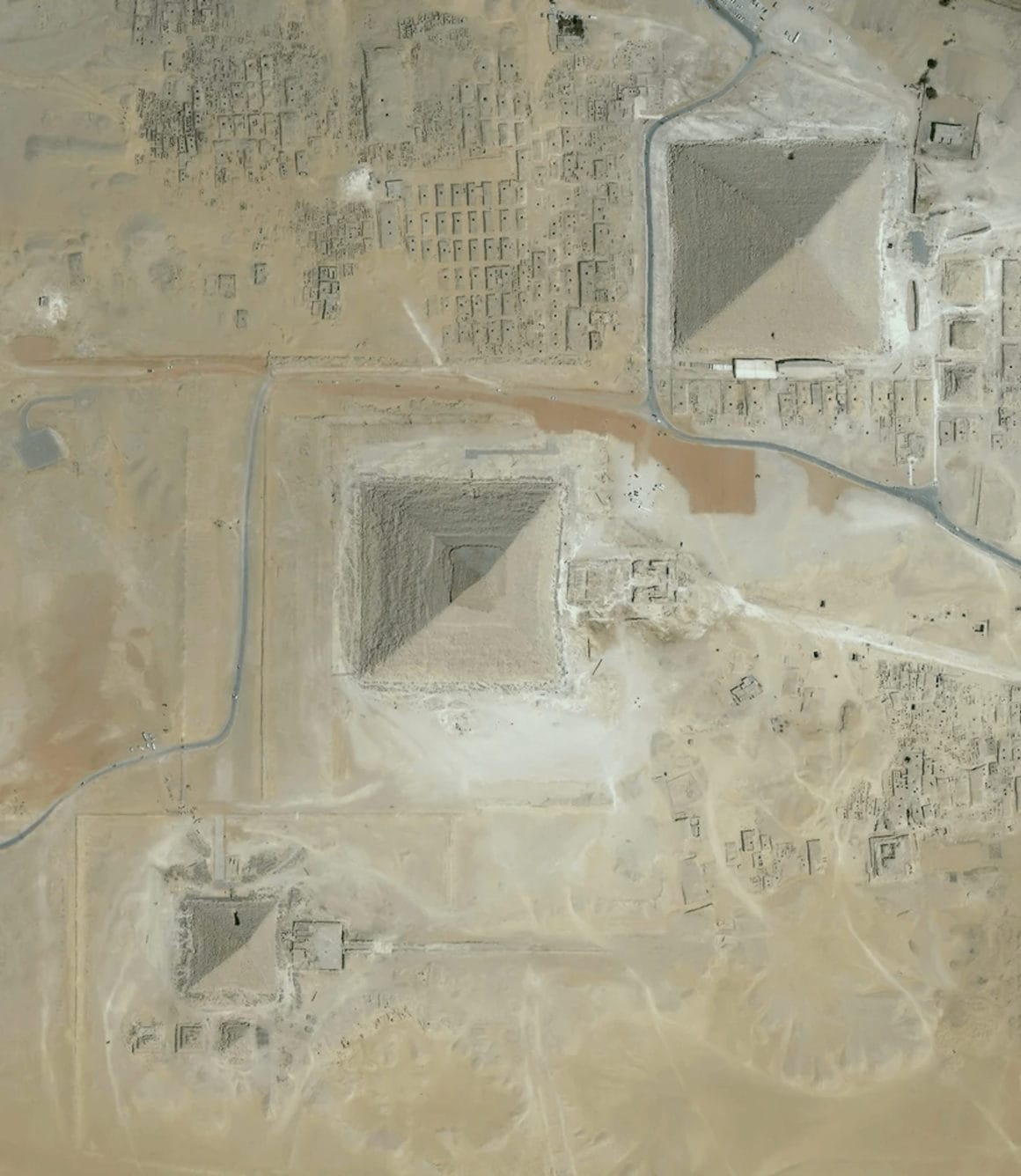 La fameuse Pyramide de Khéops vue cette fois ci depuis le ciel grâce à Digital globe